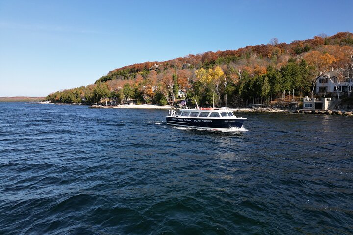 Strawberry Islands Scenic Boat Tour and Historic Cottage Row