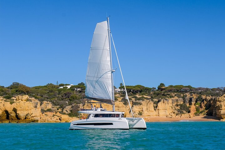Vilamoura: 2h30 Sunset Sailing Experience - "Unwind"