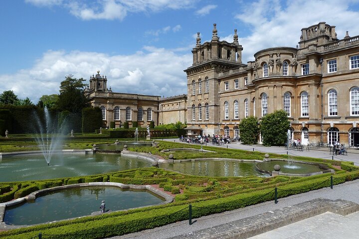 Cotswolds Road Trip Guidebook: Bourton, Bibury & Blenheim Palace