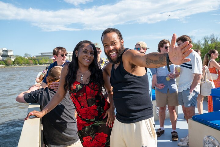 Washington DC Party Yacht Open Bar Cruise on the Potomac