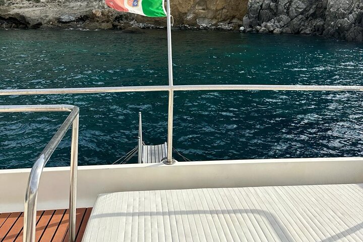 Tour of Ischia in Private Yacht