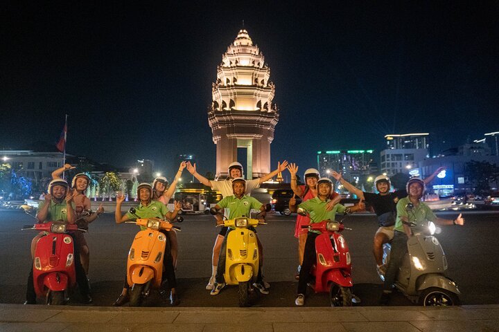 Phnom Penh Evening Foodie Vespa Tour / Tuk Tuk Available