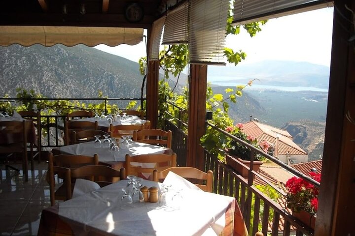 6-Hour Private Luxury Tour in Athens: Exclusively for couples