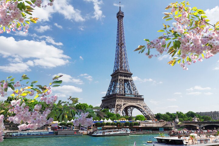 Paris: Hassle-Free Round-Trip Transfer for Cruisers in Le Havre