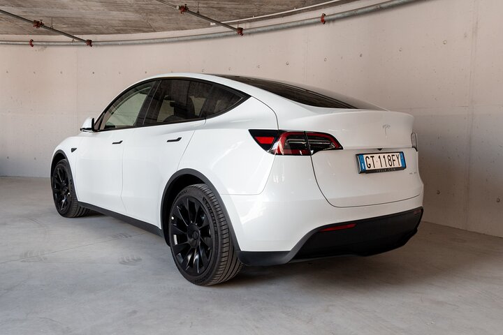Rent Tesla Model Y LR