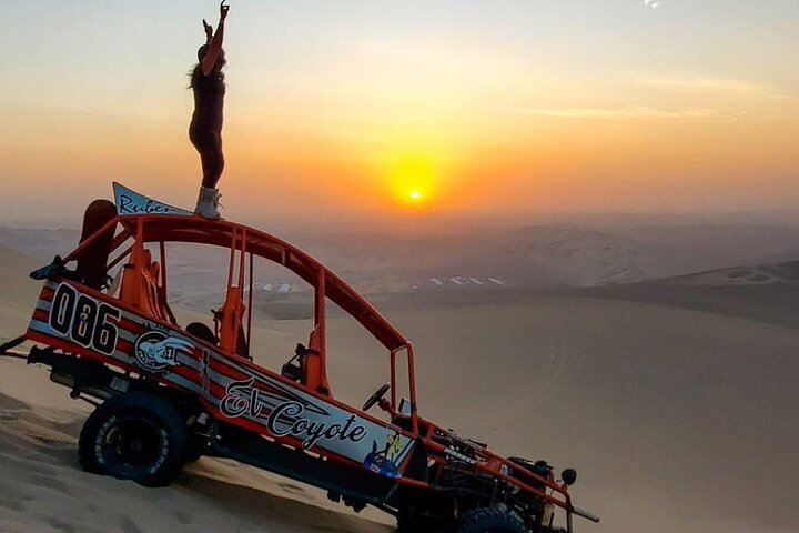 Sunset Experience: Buggy and Sandboarding in Huacachina