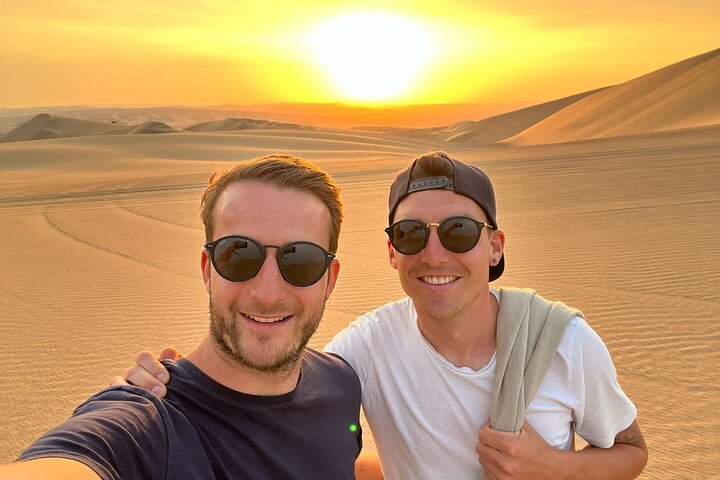 Sunset Experience: Buggy and Sandboarding in Huacachina