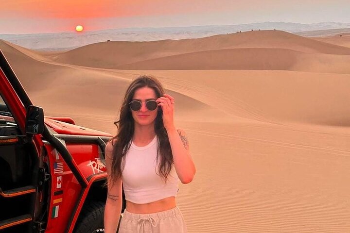Sunset Experience: Buggy and Sandboarding in Huacachina
