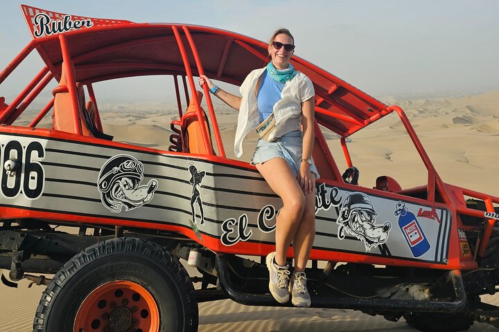 Sunset Experience: Buggy and Sandboarding in Huacachina