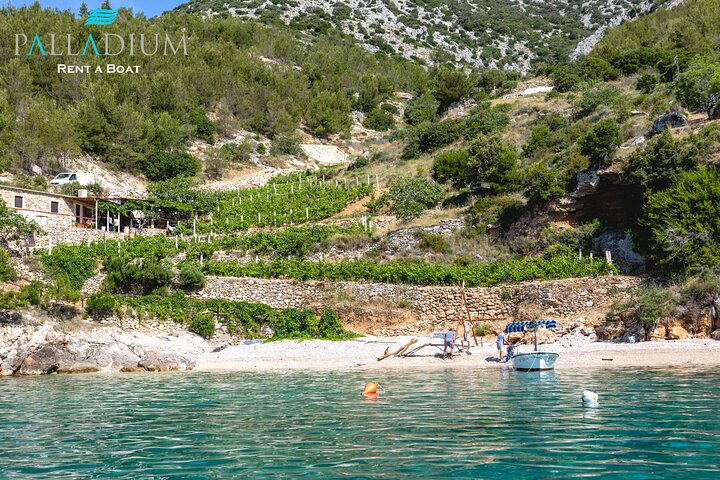 Makarska 3-Island Speedboat Tour: Blue Cave on Hvar & Blue Lagoon