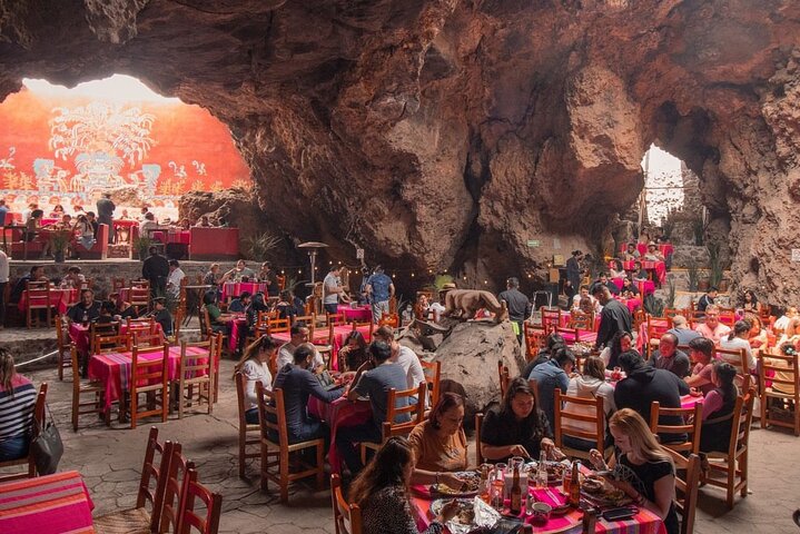 Balloon flight + pick up in CDMX + Breakfast in Cave + Pyramids