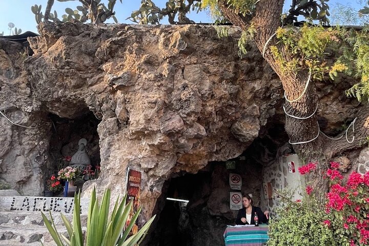 Balloon flight + pick up in CDMX + Breakfast in Cave + Pyramids