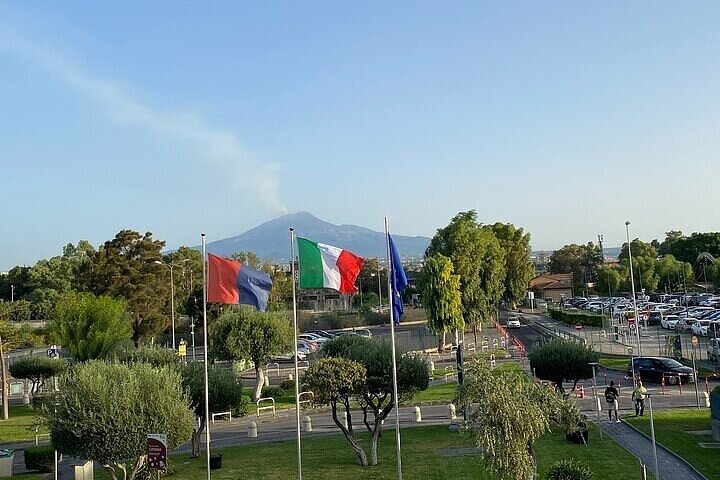 Catania Airport Transfer ↔ Syracuse , Taormina or Giardini Naxos