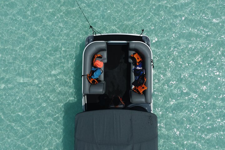 3 hr Pontoon Tour with access to Beach Club and Free Kayaks