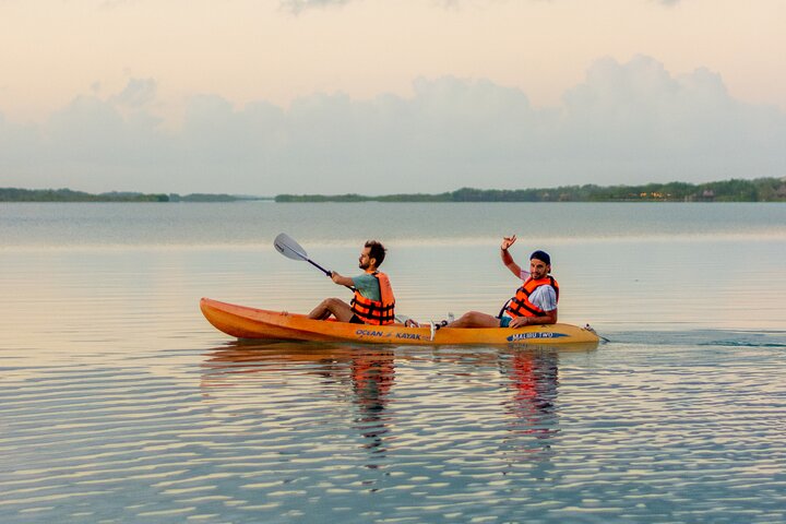 3 hr Pontoon Tour with access to Beach Club and Free Kayaks