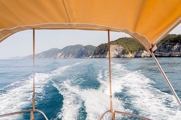 La Spezia: Cinque Terre Tour with Lunch on Board 8 hours