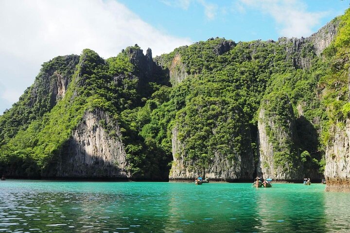 Phi Phi Khai Islands Excursion with Seaview & Lunch by speedboat