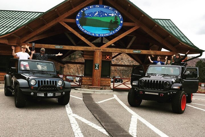 Sightseeing Jeep Tour in Garden of the Gods
