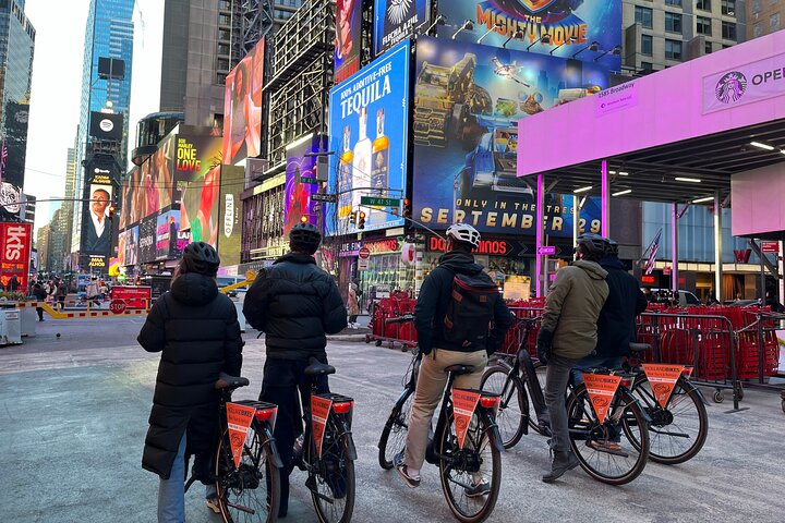 Brooklyn Bridge, DUMBO and Downtown Manhattan Guided Bike Tour