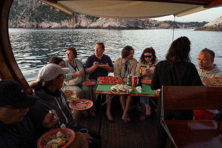 8 Hours Cinque Terre with Lunch on Boat in Spezia