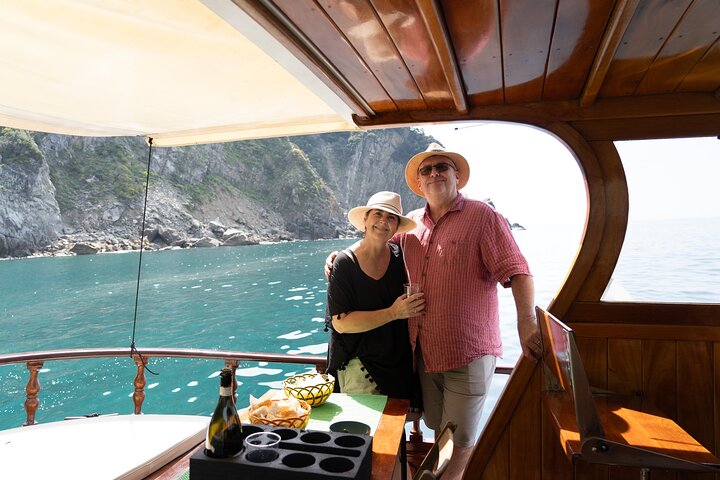 8 Hours Cinque Terre with Lunch on Boat in Spezia