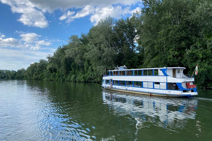 Day Boat trip and City Tour in Tokaj Hungary with Wine Tasting