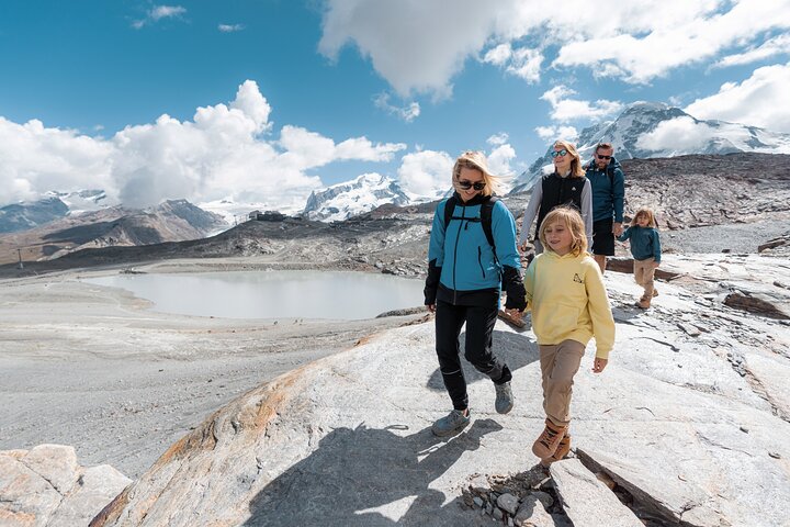 Geneva: Day trip To Zermatt & Iconic Matterhorn with Skyglass bus