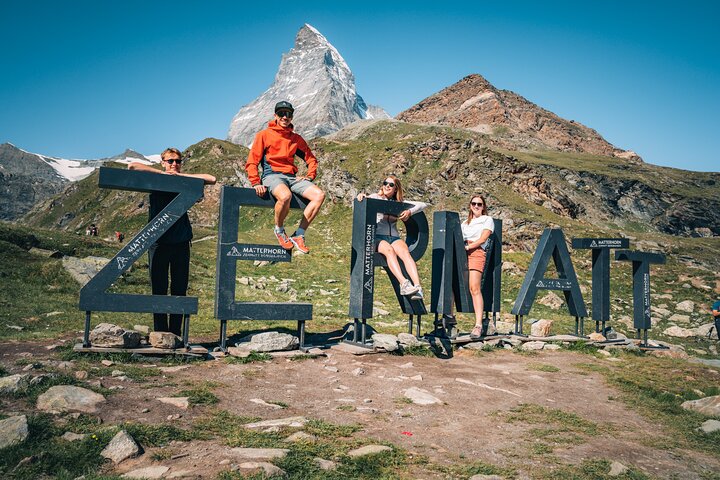 Geneva: Day trip To Zermatt & Iconic Matterhorn with Skyglass bus