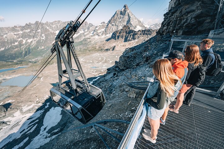 Geneva: Day trip To Zermatt & Iconic Matterhorn with Skyglass bus