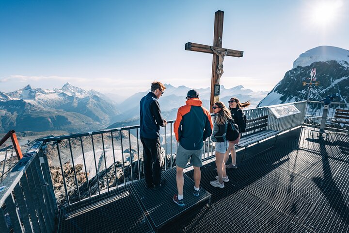 Geneva: Day trip To Zermatt & Iconic Matterhorn with Skyglass bus