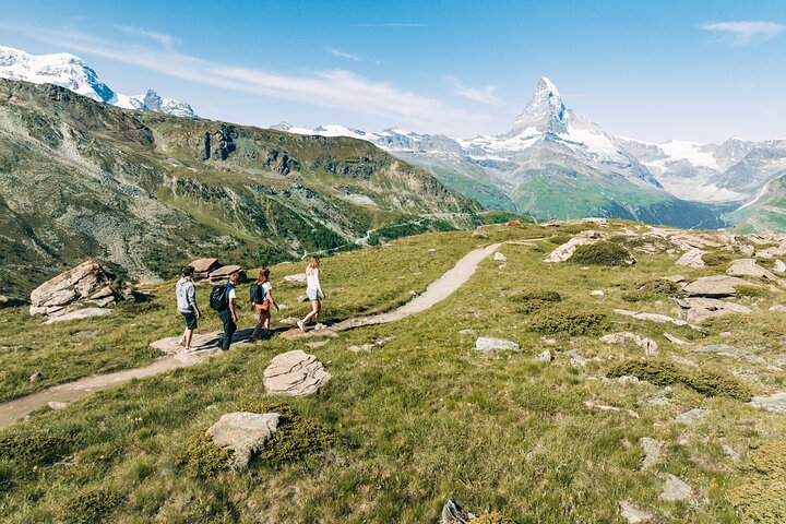 Geneva: Day trip To Zermatt & Iconic Matterhorn with Skyglass bus
