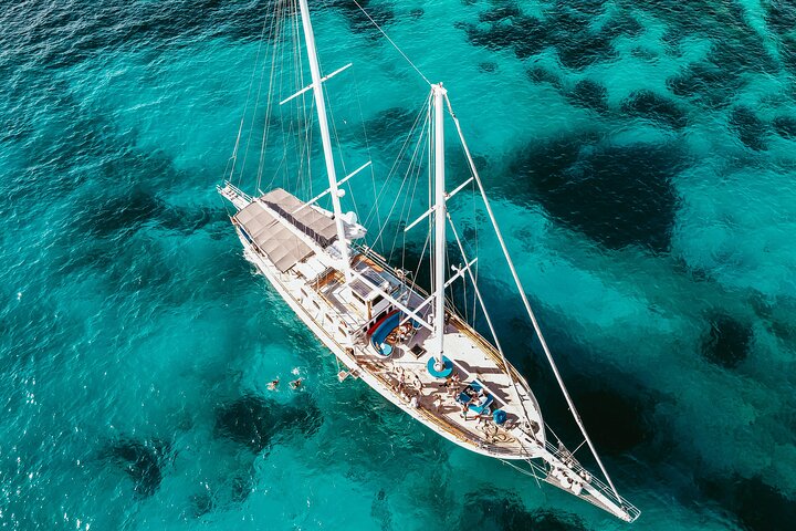 From Sliema: Three Bay Cruise with Lunch and Optional Transfers