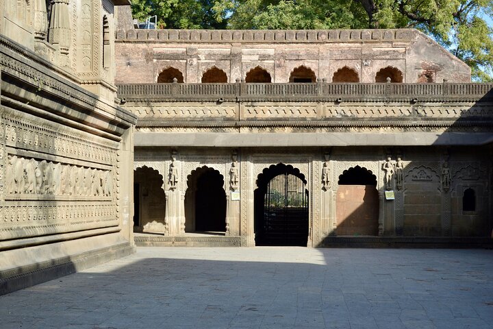 Mandu & Maheshwar Private Day Tour from Indore with Entrances