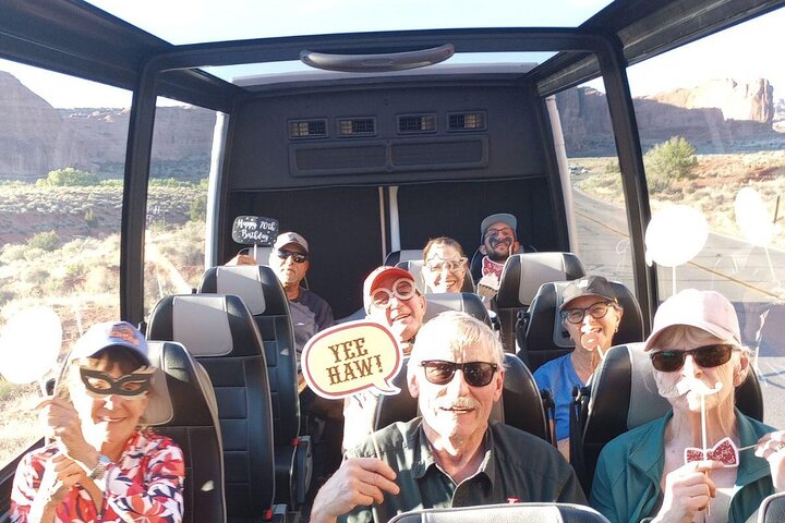 HIGHLY RATED Arches National Park Sightseeing Tour From Moab Utah