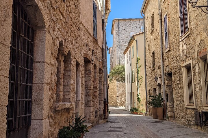 2 Hour Walking Tour in the Old Town of Antibes
