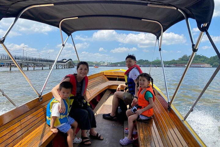 Private Bandar Delight and Water Village Tour