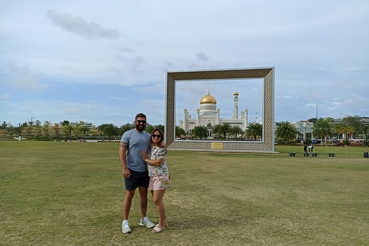 Private Bandar Delight and Water Village Tour