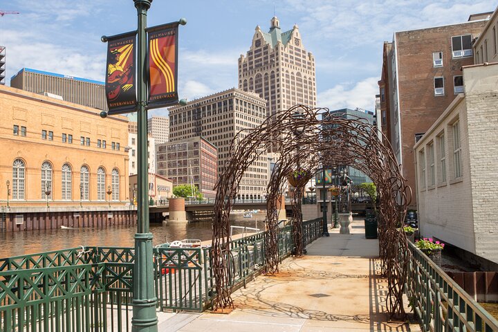 Private Milwaukee Food Tour with Beer, Cheese & Local Classics