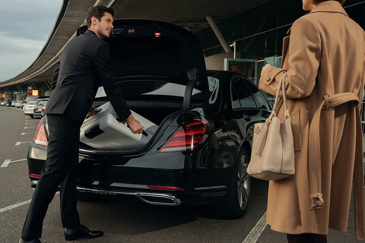 Guangzhou-Macau Elite Transfer & Assistance: Luggage-Free