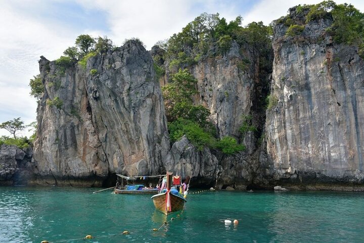 Phi Phi Khai Islands Excursion with Seaview & Lunch by speedboat
