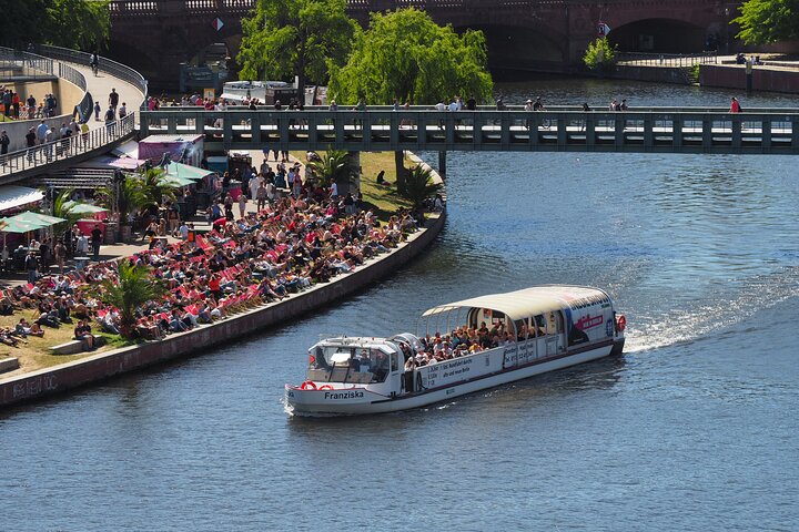 Berlin: 1-hr Boat Tour with Bilingual Live Guide (DE/EN)
