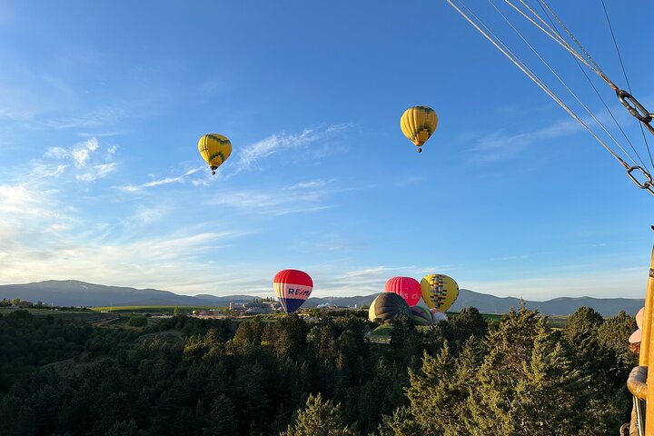 Balloon flight at sunrise in Segovia