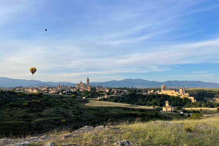 Balloon flight at sunrise in Segovia