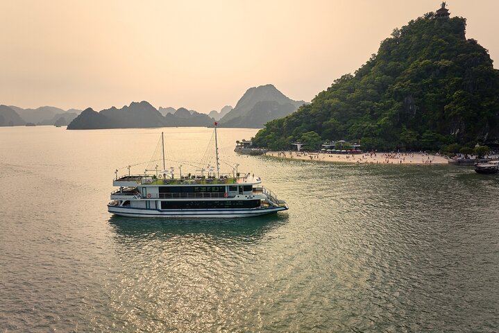 Halong Bay 5-Star Day Cruise-Titop Island, Cave, Jacuzzi & Buffet