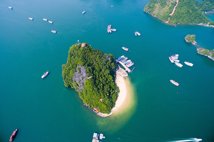 Halong Bay 5-Star Day Cruise-Titop Island, Cave, Jacuzzi & Buffet