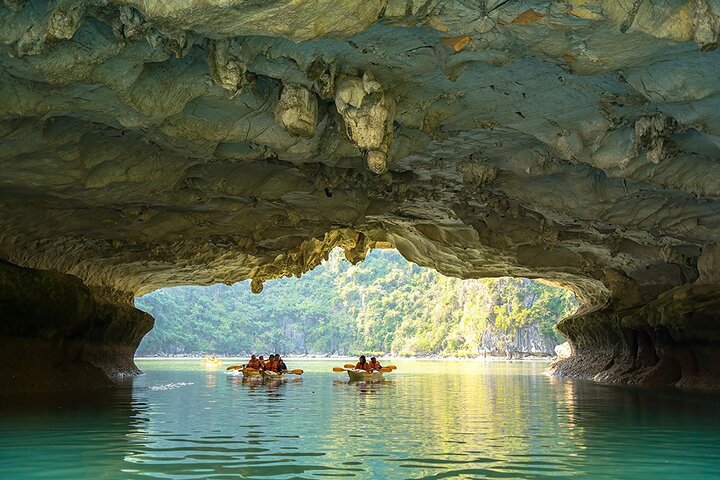Halong Bay 5-Star Day Cruise-Titop Island, Cave, Jacuzzi & Buffet