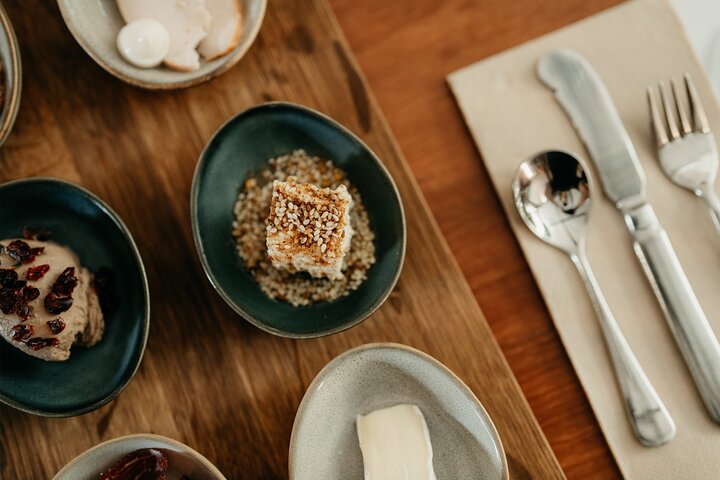 Behind The Scenes Tour with Food & Wine Pairing