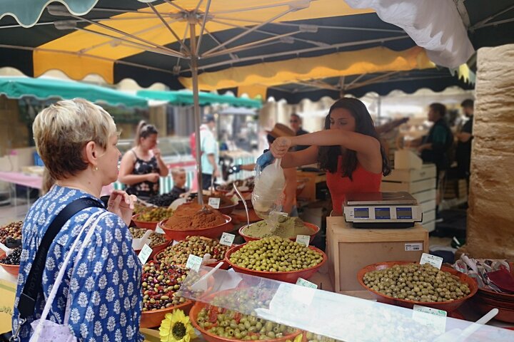 Sarlat Gourmet Tour and Market Visit