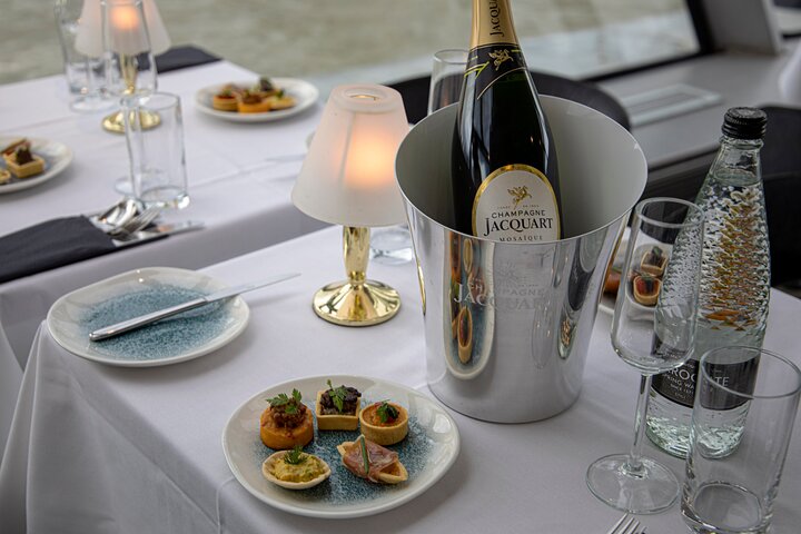 London Dinner Cruise on the Thames River
