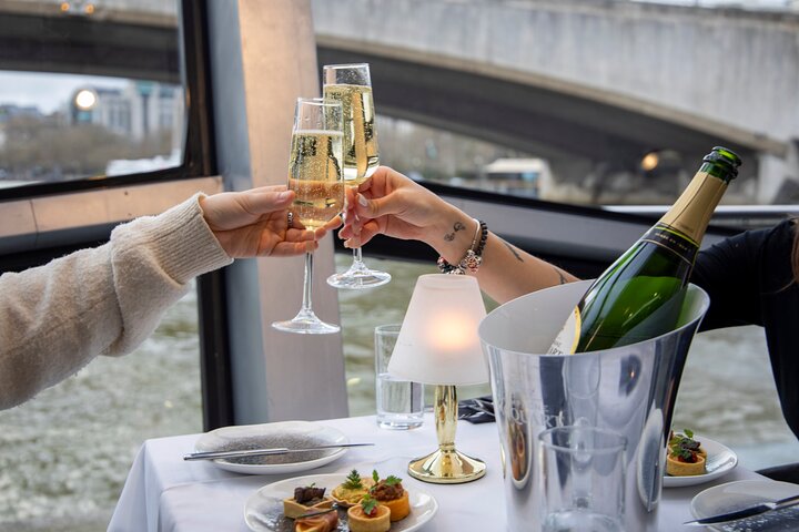London Dinner Cruise on the Thames River